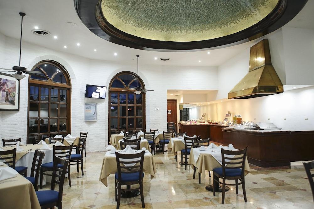 Quality Inn Nuevo Laredo Buitenkant foto