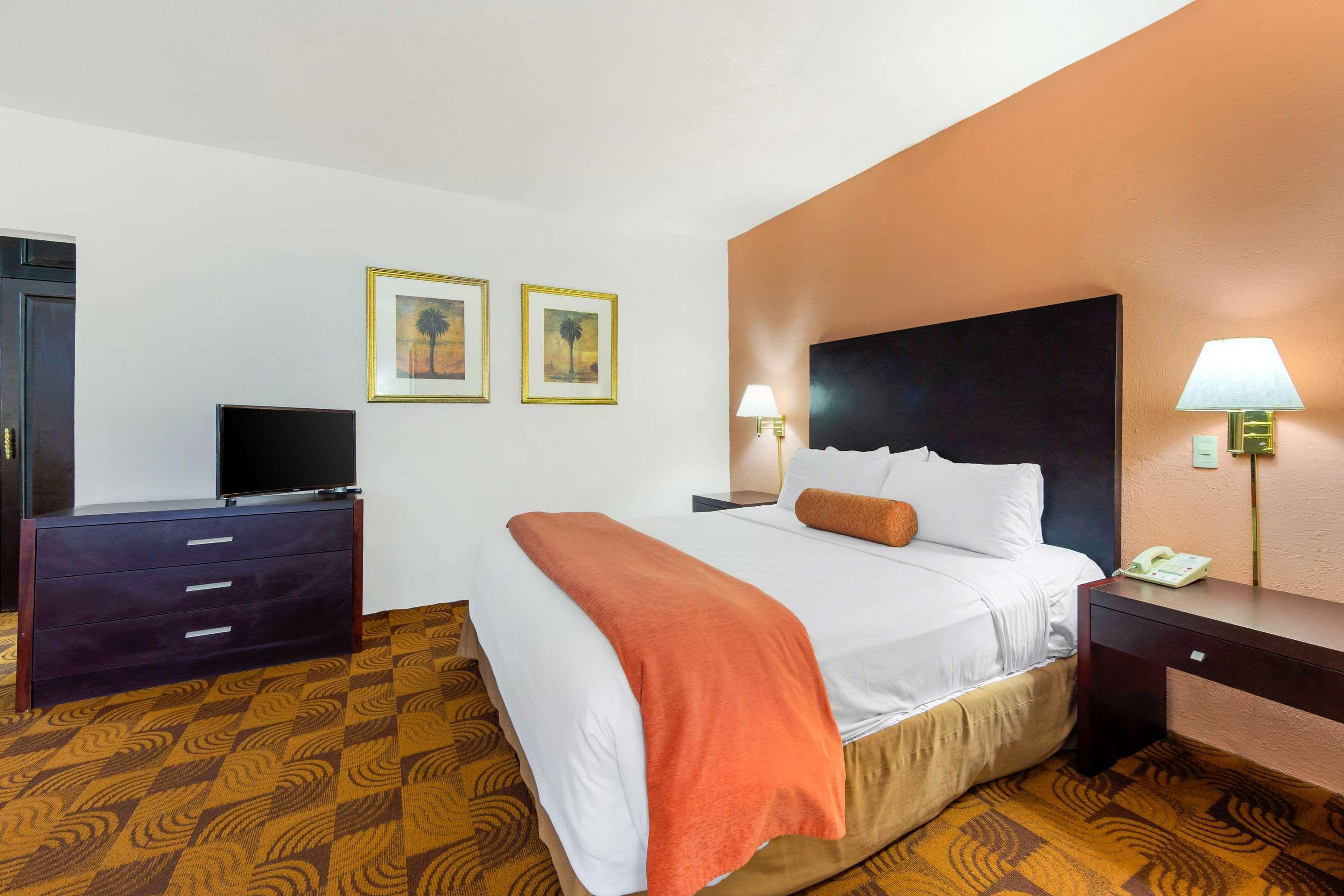 Quality Inn Nuevo Laredo Buitenkant foto