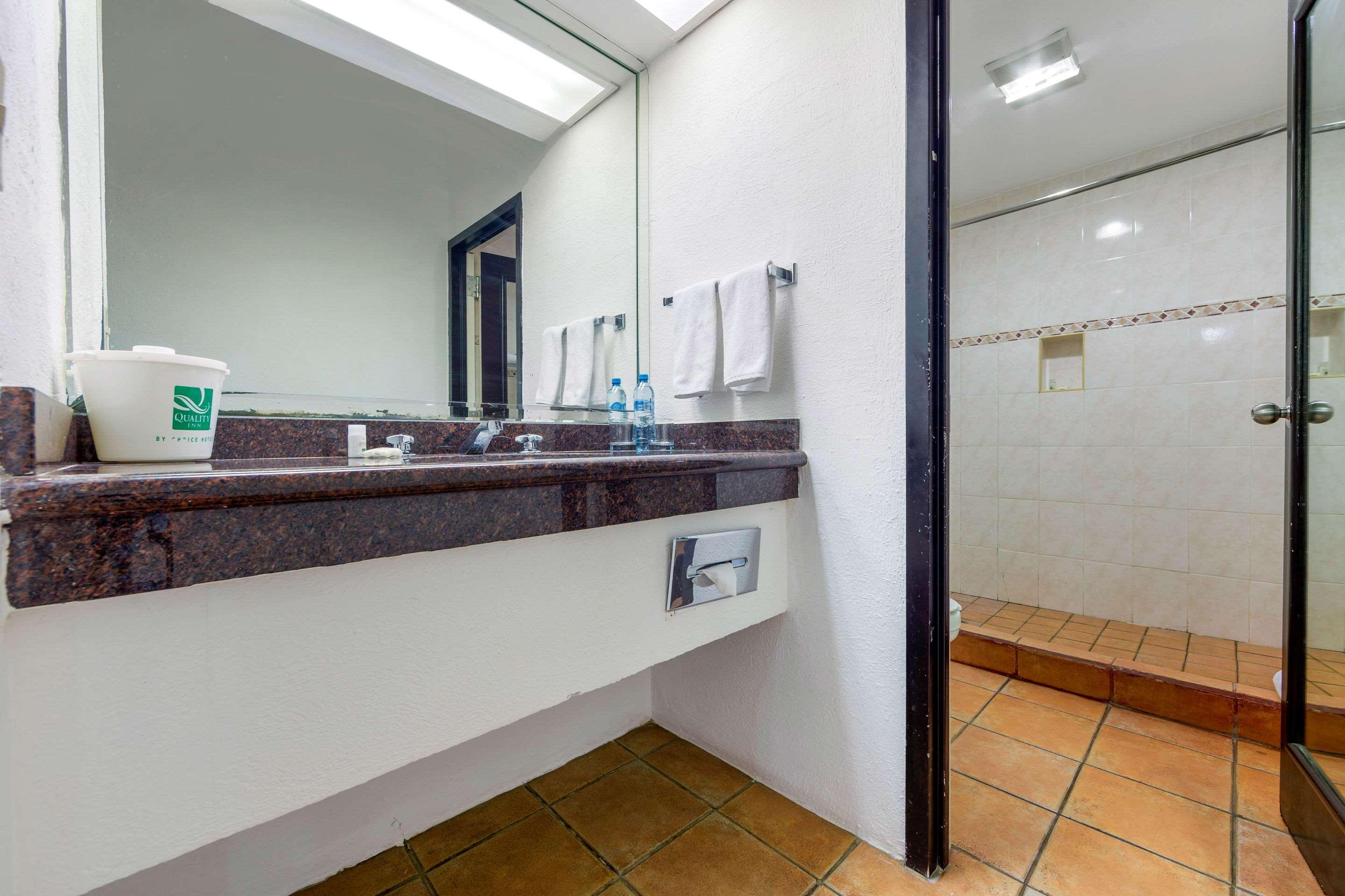 Quality Inn Nuevo Laredo Buitenkant foto