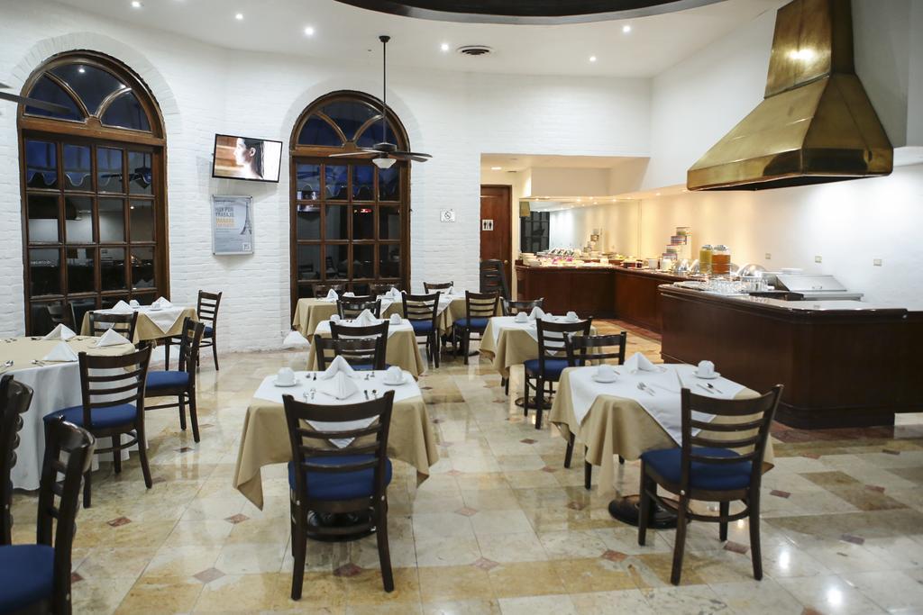 Quality Inn Nuevo Laredo Buitenkant foto
