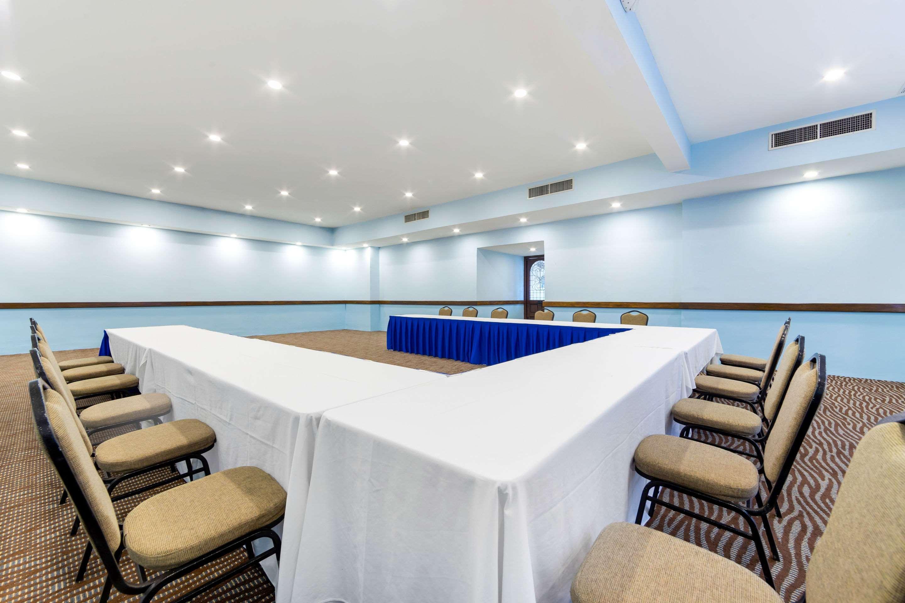 Quality Inn Nuevo Laredo Buitenkant foto